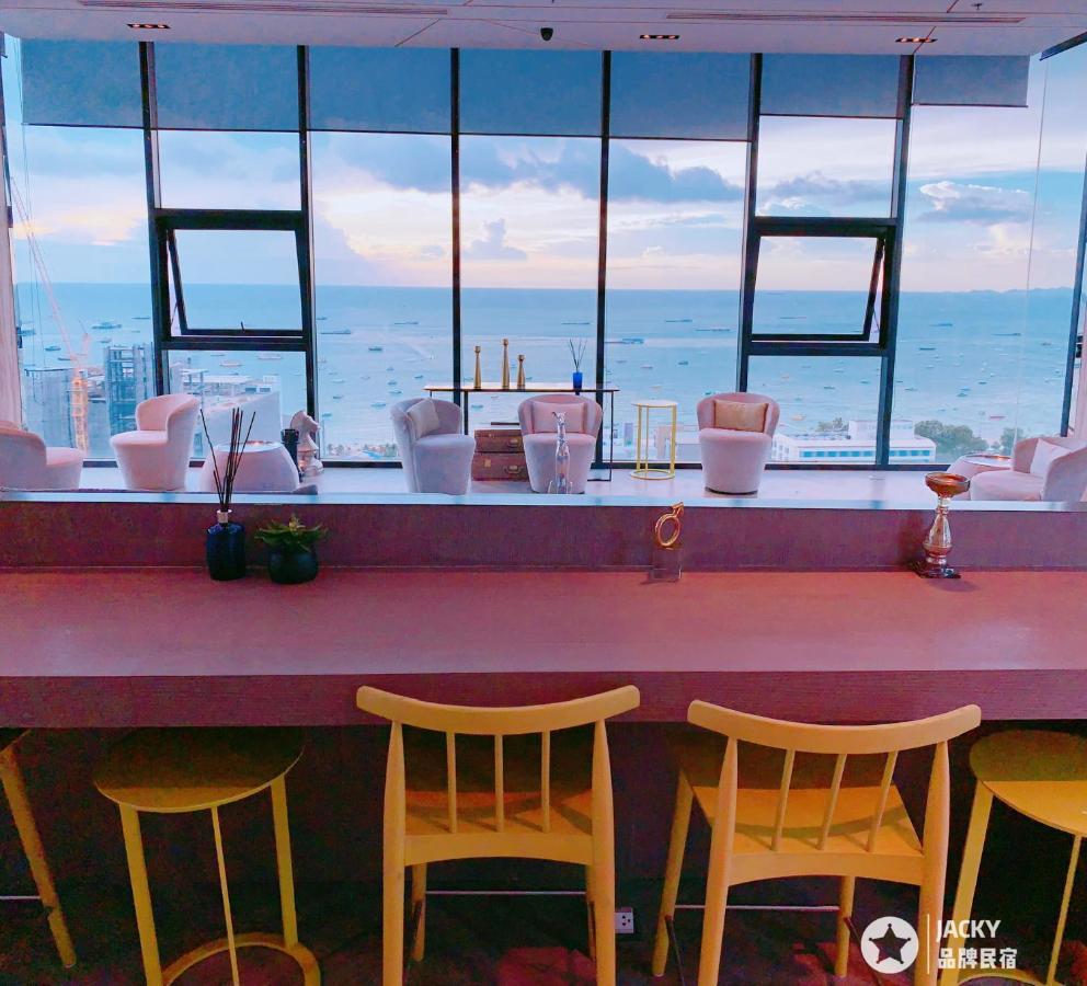 The Base Seaview Holiday Inn Pattaya Ngoại thất bức ảnh