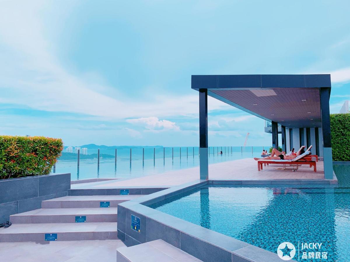The Base Seaview Holiday Inn Pattaya Ngoại thất bức ảnh