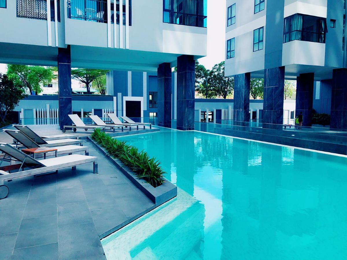 The Base Seaview Holiday Inn Pattaya Ngoại thất bức ảnh