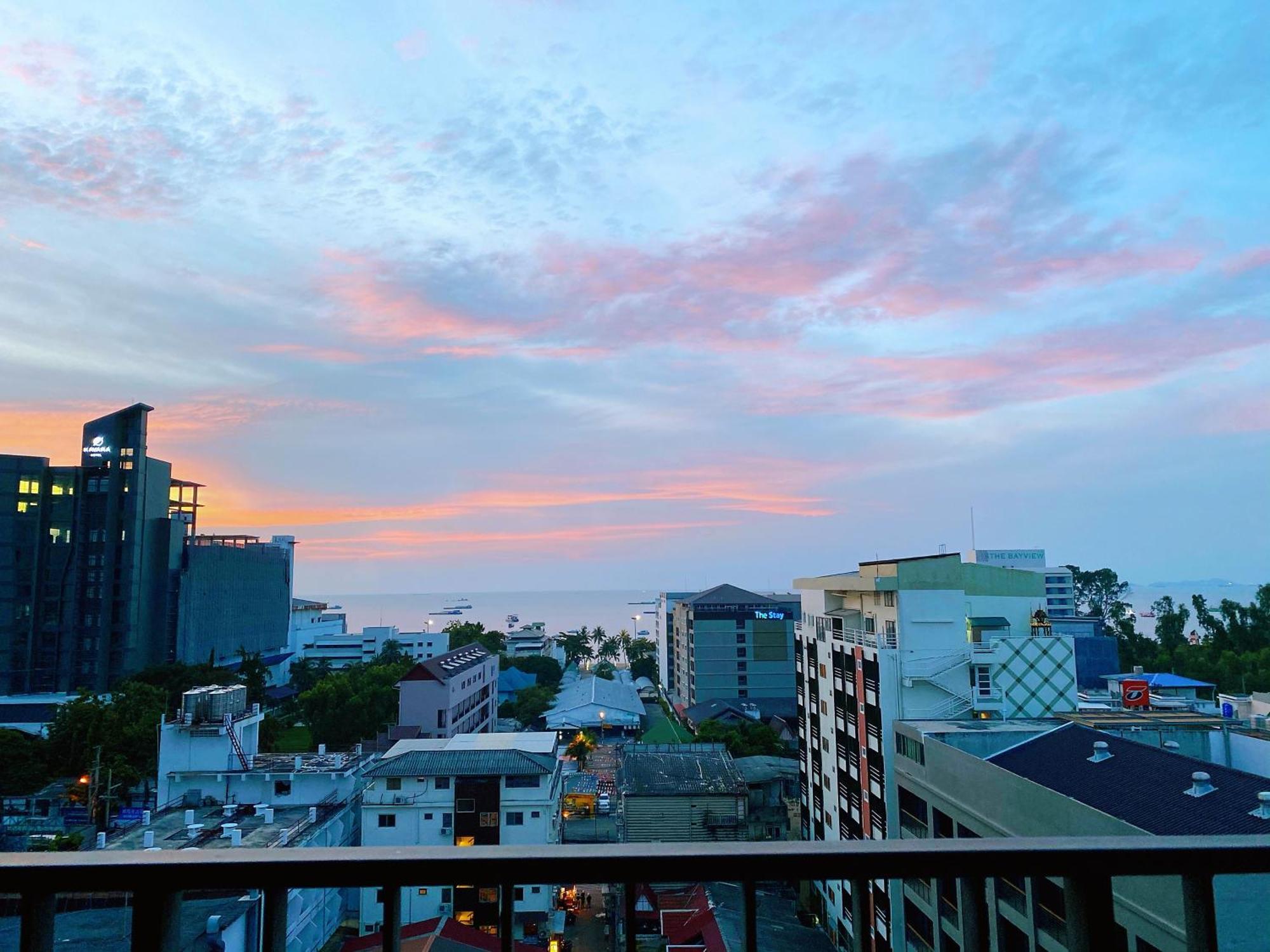 The Base Seaview Holiday Inn Pattaya Phòng bức ảnh